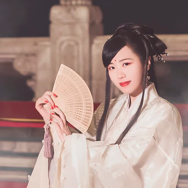 優(yōu)雅提燈品酒女生頭像，唯美古風(fēng)真人頭像