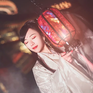 優(yōu)雅提燈品酒女生頭像，唯美古風(fēng)真人頭像