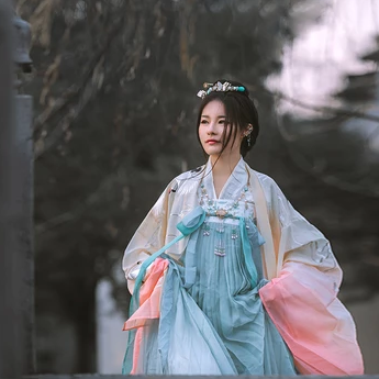 春風(fēng)飄逸女生頭像，唯美古風(fēng)真人頭像