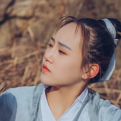 逍遙江湖帶兵器女生頭像，唯美古風(fēng)真人頭像