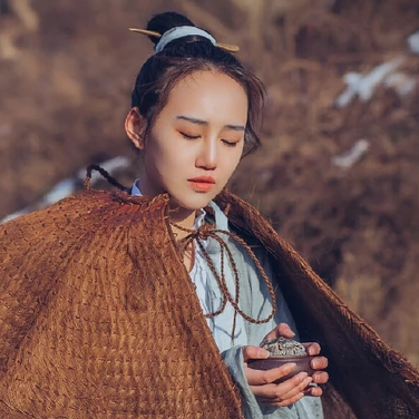 逍遙江湖帶兵器女生頭像，唯美古風(fēng)真人頭像