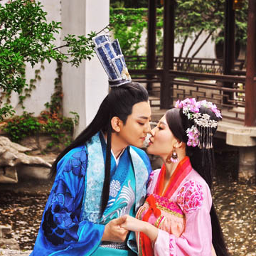 桃花飛舞甜蜜情侶頭像，唯美古風(fēng)真人頭像