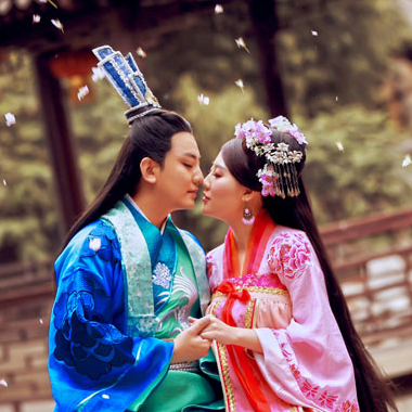 桃花飛舞甜蜜情侶頭像，唯美古風(fēng)真人頭像