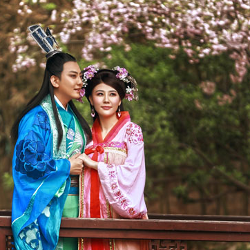 桃花飛舞甜蜜情侶頭像，唯美古風(fēng)真人頭像