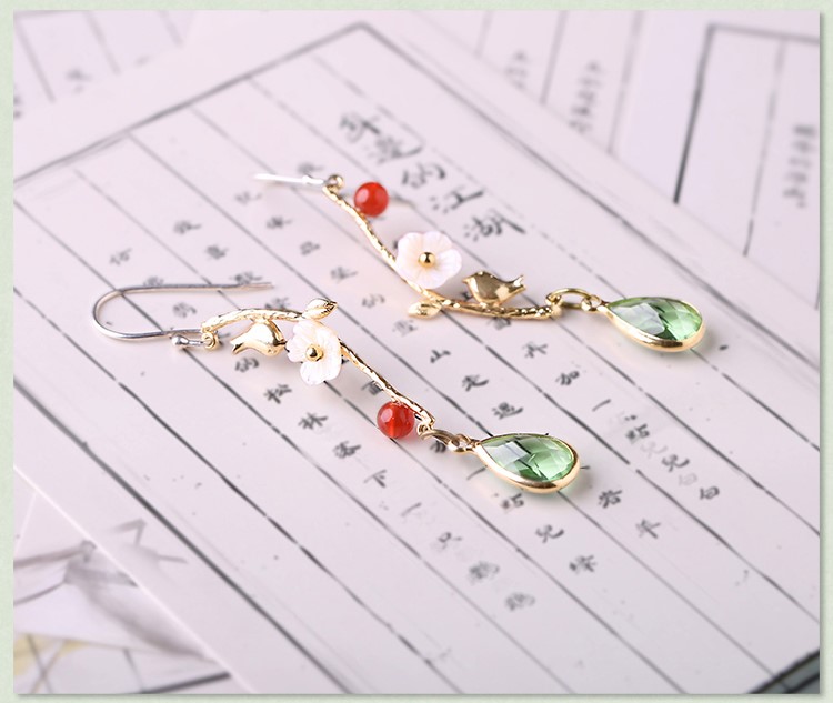 鳴翠柳耳環(huán)，淡雅清新花朵耳環(huán)首飾