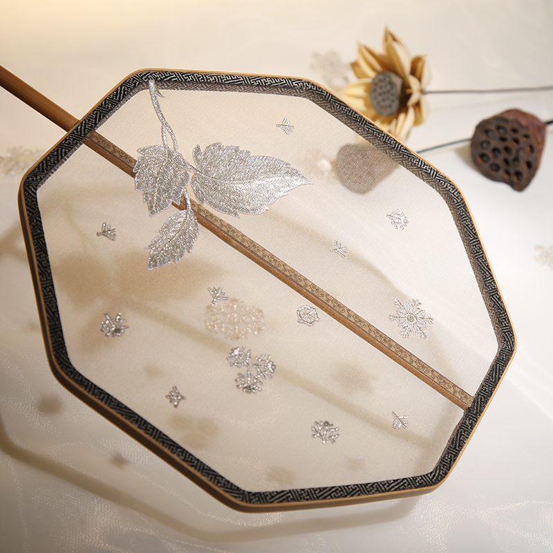 古典白色雪花團(tuán)扇，匠心啟航閱讀繡花宮扇扇子