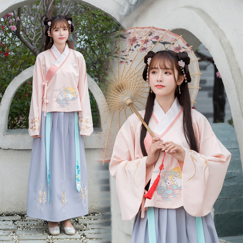 玉兔圖案?jìng)鹘y(tǒng)漢服，改良交領(lǐng)襖裙襦裙?jié)h服