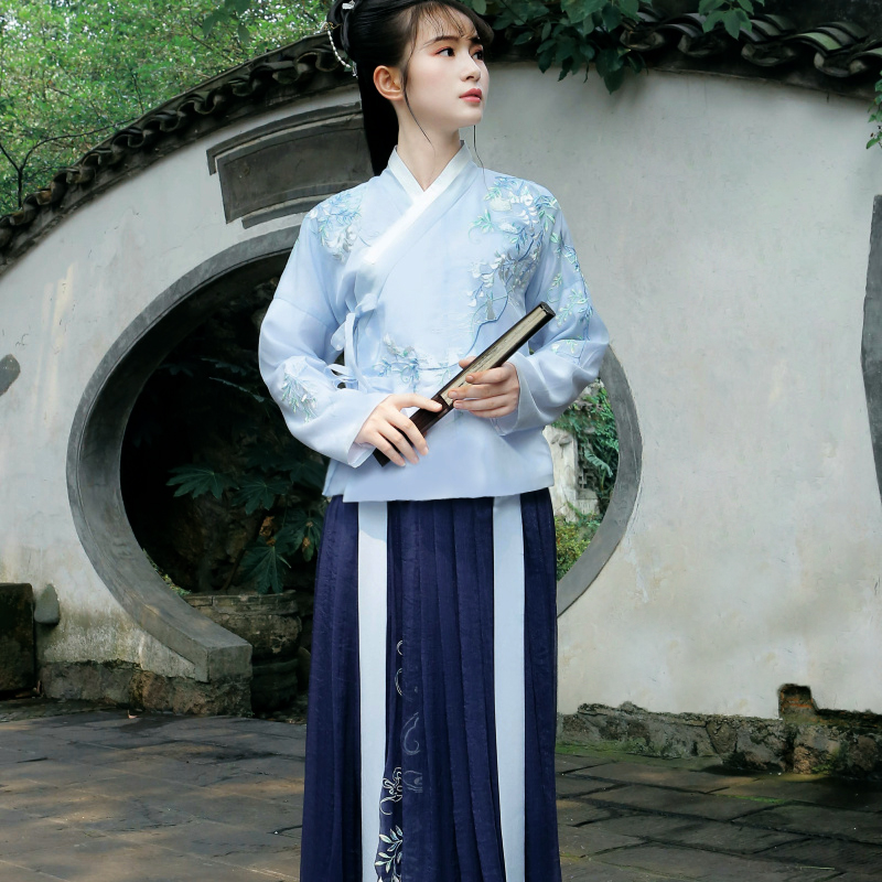卿辭刺繡藍色典雅漢服，清新交領(lǐng)襦裙?jié)h服