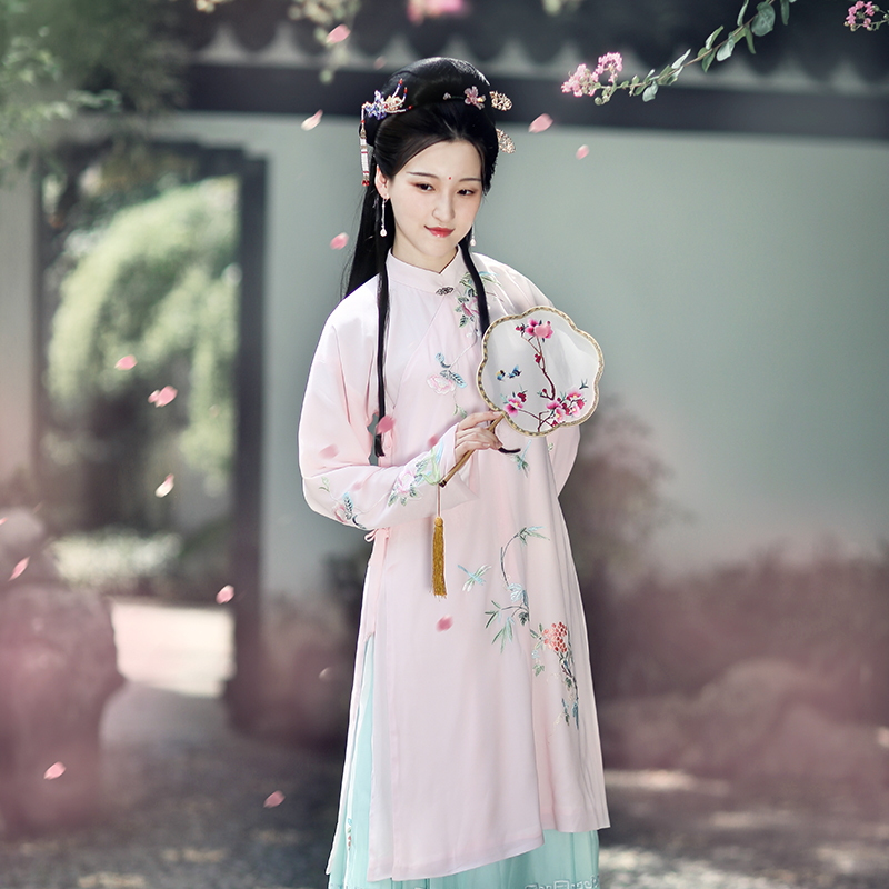 詩意韻味襦裙?jié)h服，淡雅刺繡立領(lǐng)古風(fēng)漢服