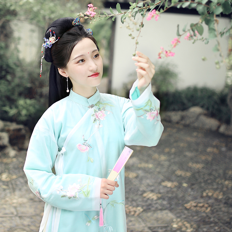 詩意韻味襦裙?jié)h服，淡雅刺繡立領(lǐng)古風(fēng)漢服