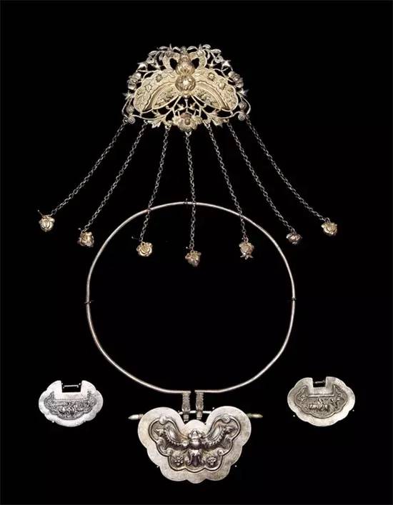 古老的美好祝福飾品：巧奪天工的長(zhǎng)命鎖