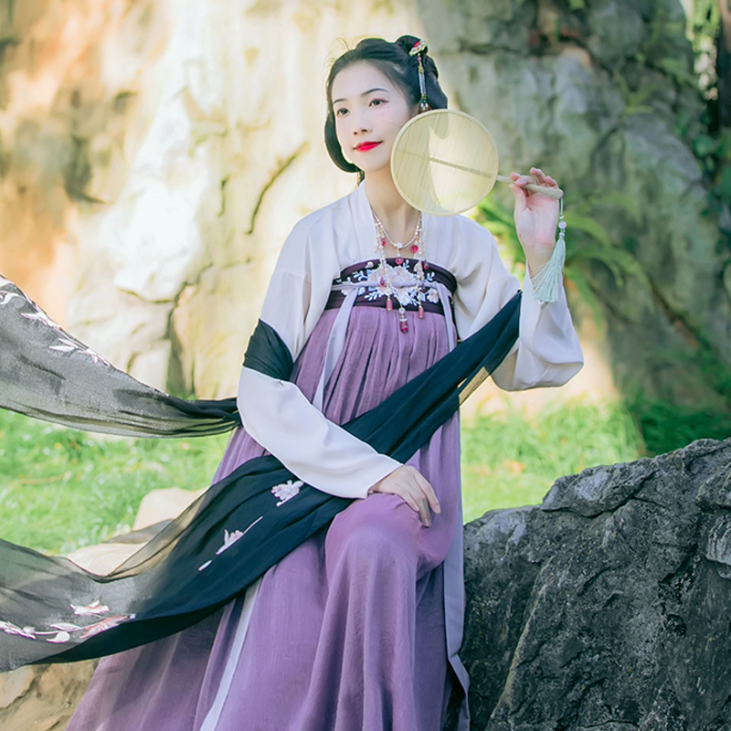 靈動紫色齊胸襦裙?jié)h服，淡雅花朵刺繡漢服圖片