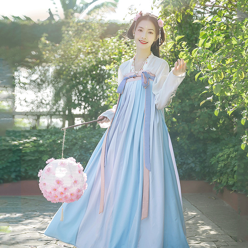 杏花林齊胸襦裙?jié)h服，清新配色花朵漢服圖片