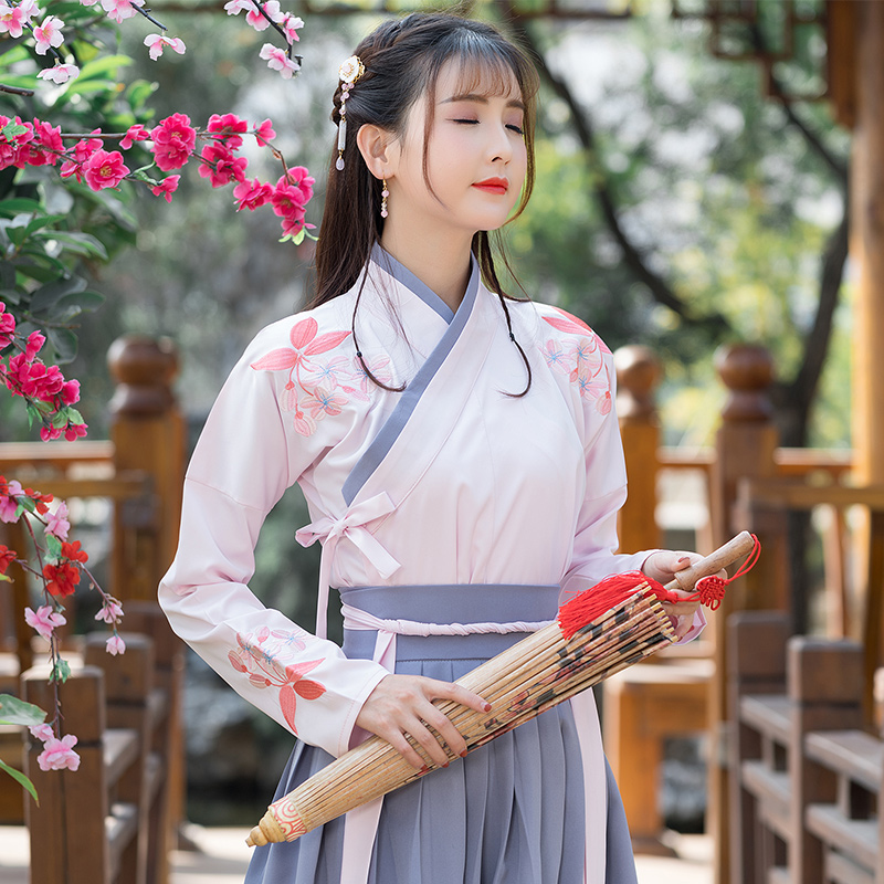 日常改良交領(lǐng)刺繡漢服，優(yōu)雅民族風(fēng)漢服圖片