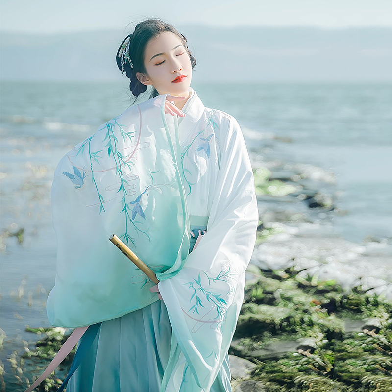 蓬萊閣大袖交領(lǐng)襦裙?jié)h服，漸變花鳥刺繡漢服