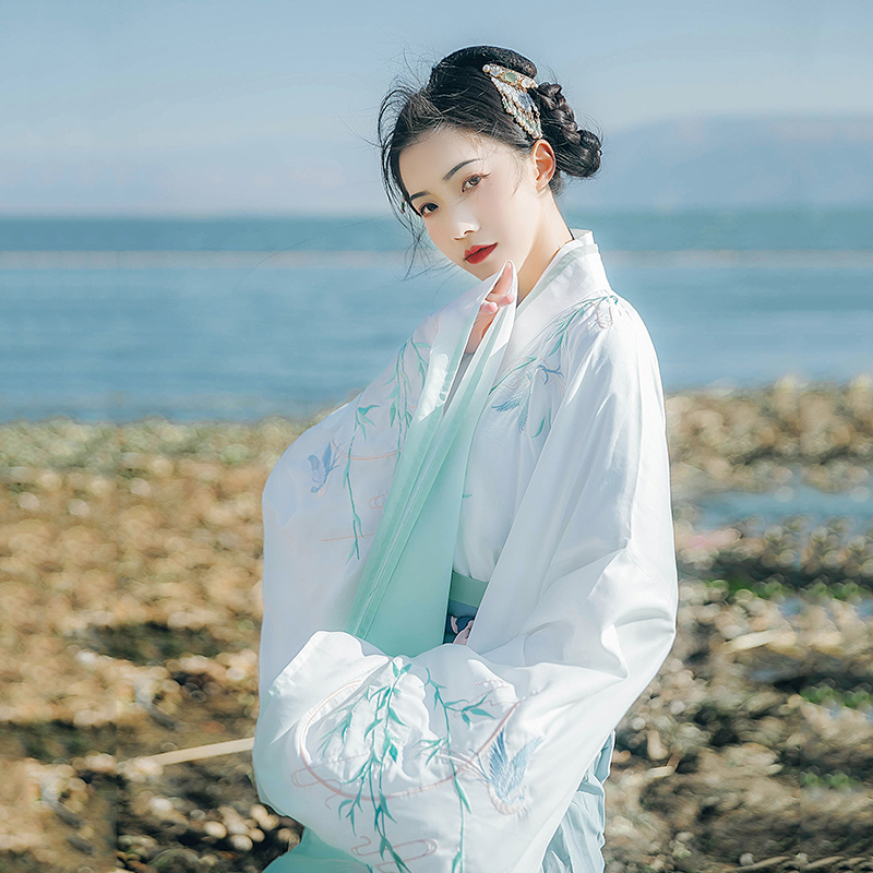 蓬萊閣大袖交領(lǐng)襦裙?jié)h服，漸變花鳥刺繡漢服