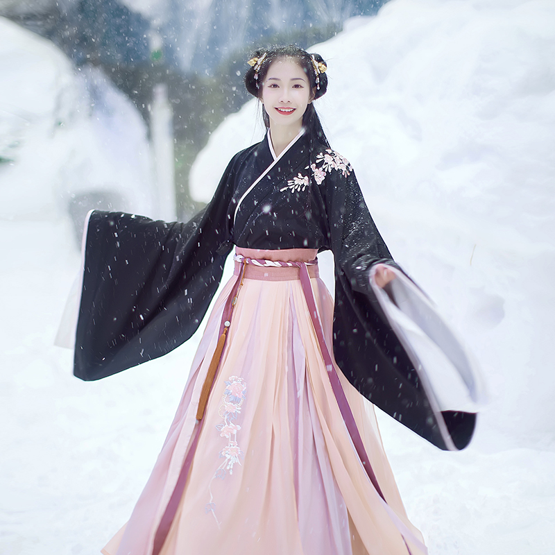 折扇刺繡大袖交領(lǐng)襦裙?jié)h服，端莊牡丹繡花漢服