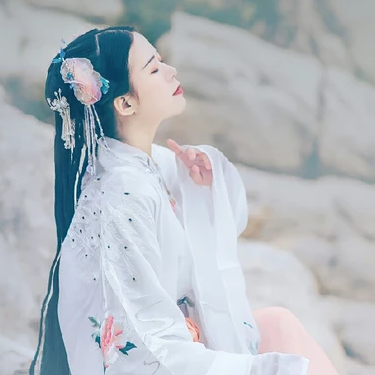 朦朧仙緣女生頭像，唯美古風(fēng)真人頭像