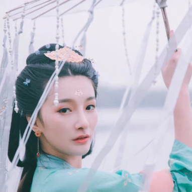 優(yōu)雅持傘女生頭像，唯美古風(fēng)真人頭像