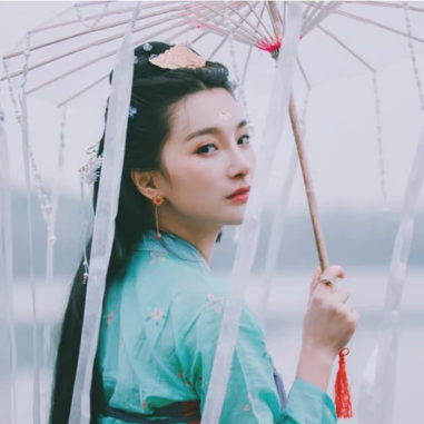 優(yōu)雅持傘女生頭像，唯美古風(fēng)真人頭像