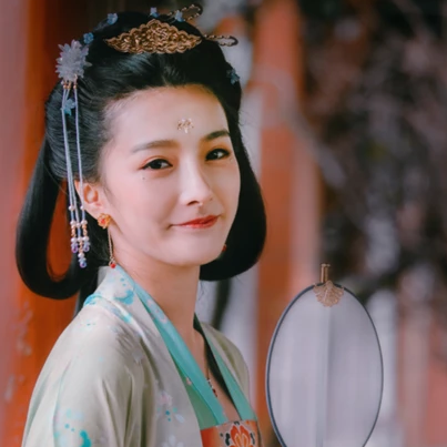 優(yōu)雅持傘女生頭像，唯美古風(fēng)真人頭像