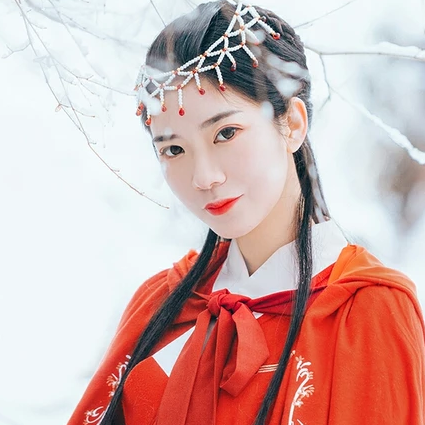 優(yōu)雅紅衣白雪女生頭像，唯美古風(fēng)真人頭像