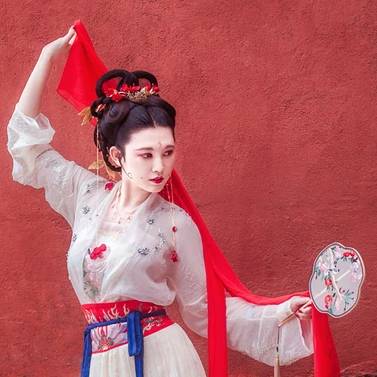 嬌艷朱紅女生頭像，唯美古風(fēng)真人頭像