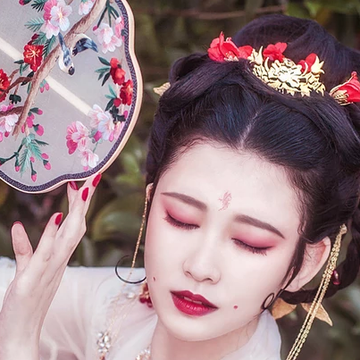 嬌艷朱紅女生頭像，唯美古風(fēng)真人頭像