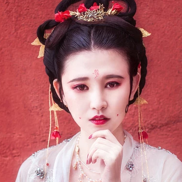 嬌艷朱紅女生頭像，唯美古風(fēng)真人頭像