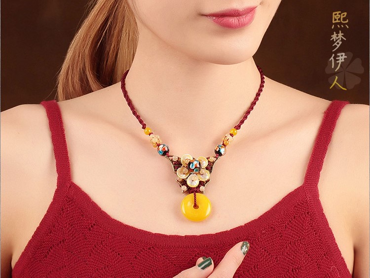 紅繩平安扣吊墜鎖骨鏈，古風(fēng)貝殼花朵項(xiàng)鏈?zhǔn)罪? src="/yuedu/d/file/bigpic/190404/04/13-1P316100233-50.jpg" / data-01W1="M4l4P6"><br / data-VMIB="jVh2Zz">
	<img alt=