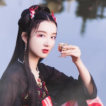 優(yōu)雅喝酒女生頭像，唯美古風(fēng)真人頭像