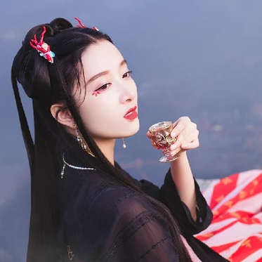 優(yōu)雅喝酒女生頭像，唯美古風(fēng)真人頭像