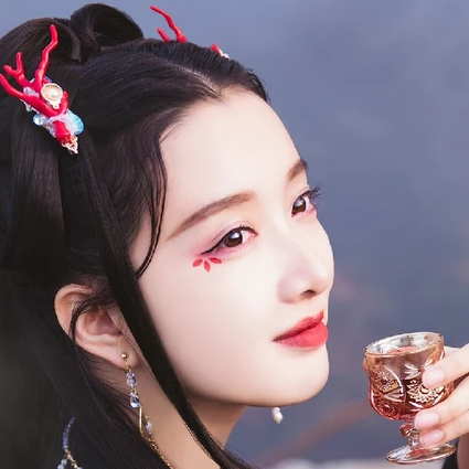 優(yōu)雅喝酒女生頭像，唯美古風(fēng)真人頭像