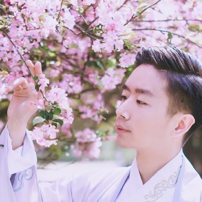 春暖花開男生頭像，唯美古風真人頭像