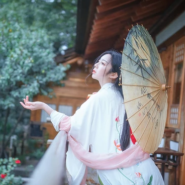 淡雅韻味帶傘女生頭像，唯美古風(fēng)真人頭像