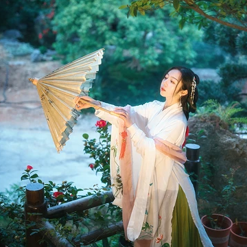 淡雅韻味帶傘女生頭像，唯美古風(fēng)真人頭像