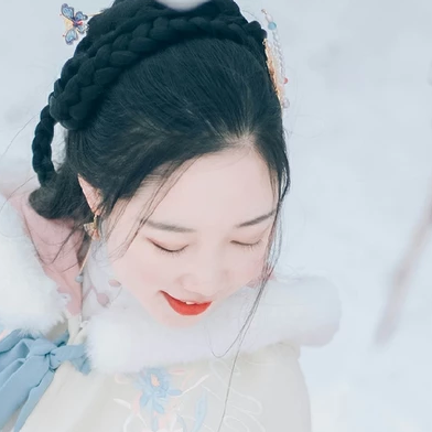 白雪紛飛女生頭像，唯美古風(fēng)真人頭像