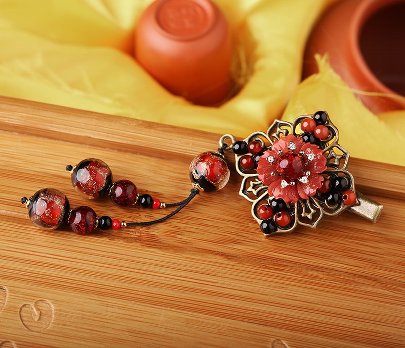 神采飛揚發(fā)夾，火紅古典古風頭飾