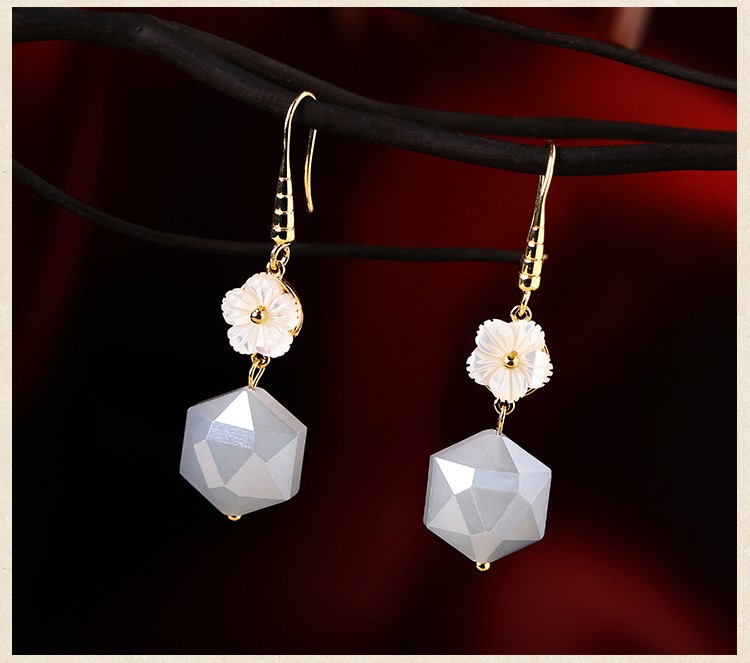 精致菱歌耳環(huán)，別致氣質(zhì)花朵耳環(huán)首飾