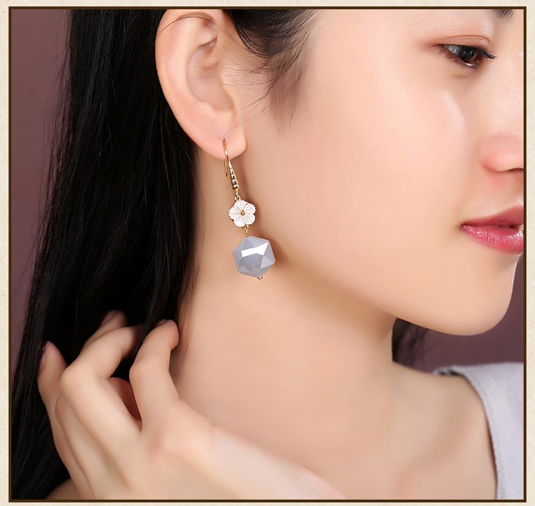 精致菱歌耳環(huán)，別致氣質(zhì)花朵耳環(huán)首飾