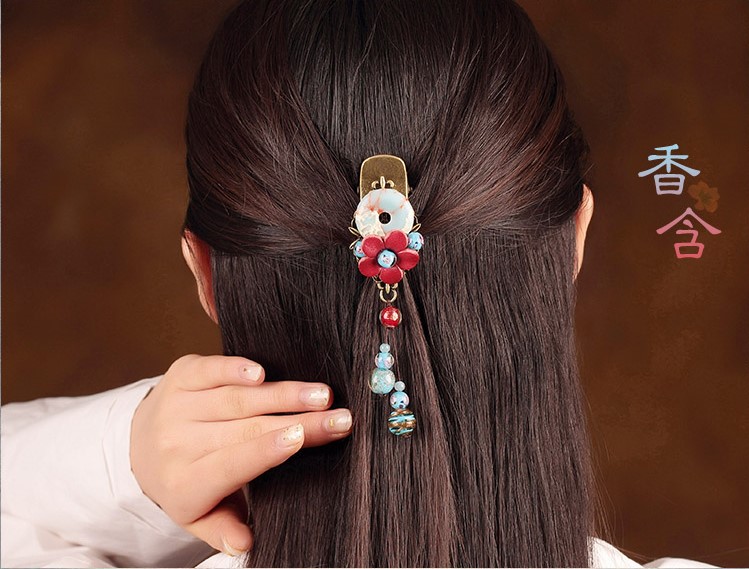 嬌雅動(dòng)人發(fā)夾，花香紅色古風(fēng)頭飾