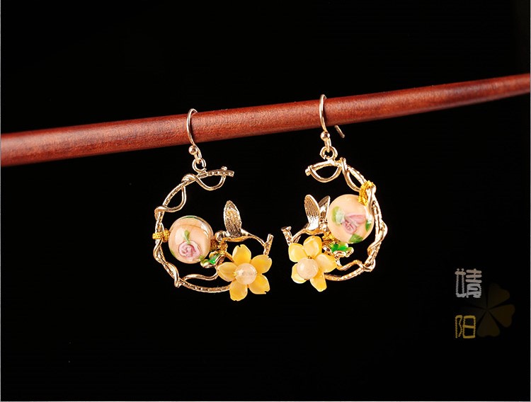 華貴典雅閃閃耳環(huán)，清新淡黃花朵耳環(huán)首飾