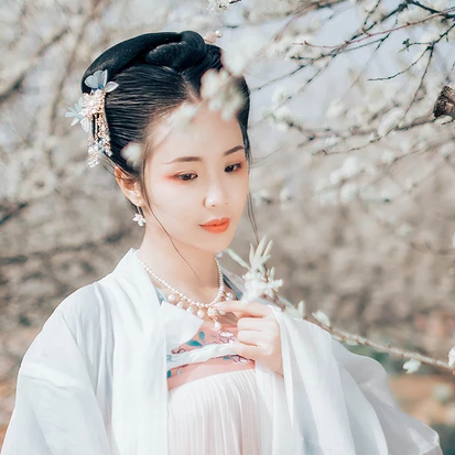 清新梨花芬芳女生頭像，唯美古風真人頭像