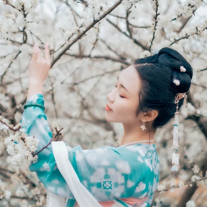 清新梨花芬芳女生頭像，唯美古風真人頭像
