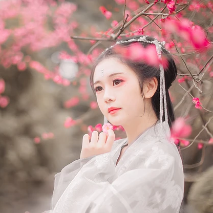 滿溢花香文藝女生頭像，唯美古風(fēng)真人頭像