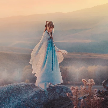 古典優(yōu)雅帶團(tuán)扇女生頭像，唯美古風(fēng)真人頭像