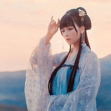 古典優(yōu)雅帶團(tuán)扇女生頭像，唯美古風(fēng)真人頭像