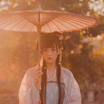 古典優(yōu)雅帶團(tuán)扇女生頭像，唯美古風(fēng)真人頭像