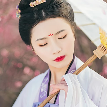 桃林探春帶傘女生頭像，唯美古風(fēng)真人頭像