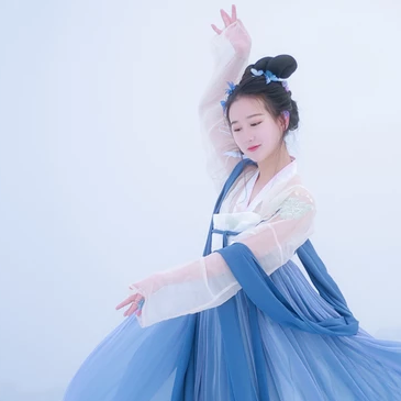 翩然蝴蝶帶傘女生頭像，唯美古風(fēng)真人頭像